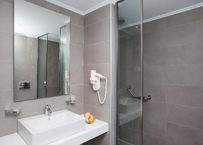 Portes - Adults Only